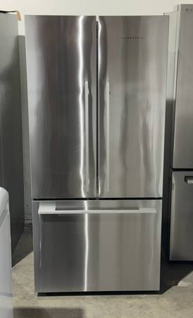 Fisher & Paykel 32" French Door Refrigerator RF170ADX4N (Open Box)