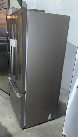 Fisher & Paykel 32" French Door Refrigerator RF170ADX4N (Open Box)