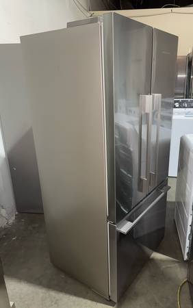 Fisher & Paykel 32" French Door Refrigerator RF170ADX4N (Open Box)