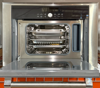 Thermador 24-inch Steam Convection Oven with 1.4 cu. ft. capacity, stainless steel, Interior View, Model MES301HP (Open Box)