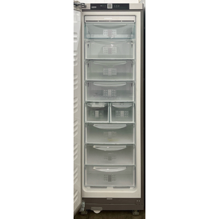 Liebherr - 24 Inch Built-In Full Freezer Column with 9.4 cu. ft. Capacity - F-1051 Open Box