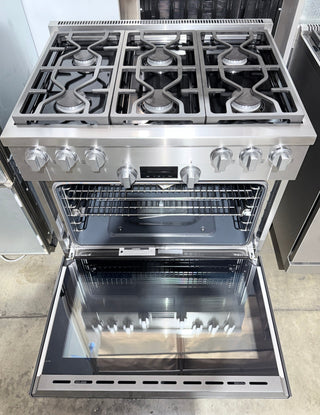 Miele HR1134-3G 36 inch Freestanding Gas Range | Open Box Front interior view