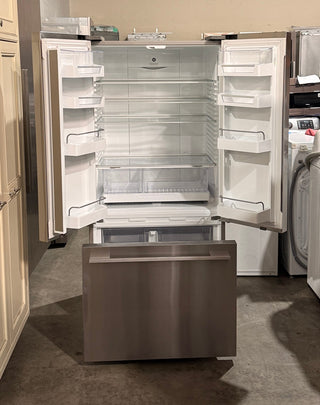 Fisher & Paykel RF170ADX4N 32-inch bottom-freezer refrigerator stainless steel, interior view