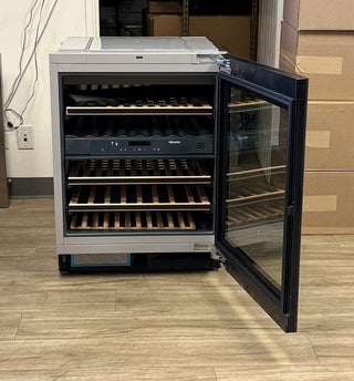 Miele KWT6322UG 24-inch built-in wine cooler, obsidian black, interior view Open Box