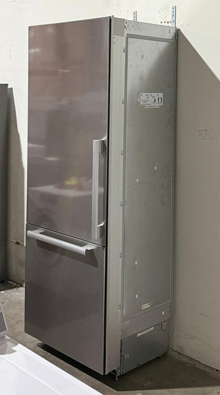 Right side panel of Miele KF2811SF built-in refrigerator showing exterior condition, Stainless steel