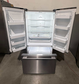 Fisher & Paykel RF201ADX5 N 36" 20.1 Cu. Ft. French Door Refrigerator Freezer in Stainless Steel - Open Box, interior view