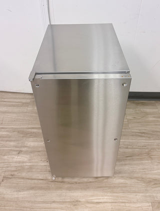 Perlick HP15CI-W 15 inch Signature Series Ice Maker (Panel Ready) - Open Box, top front view