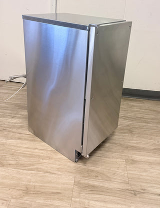 Perlick HP15CI-W 15 inch Signature Series Ice Maker (Panel Ready) - Open Box, side view