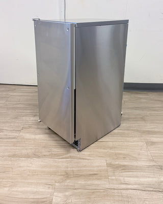 Perlick HP15CI-W 15 inch Signature Series Ice Maker (Panel Ready) - Open Box, side view