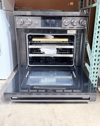 Dacor DOP36M94DLM 36 inch Professional Dual Fuel Range, Front View – Open Box, interior view