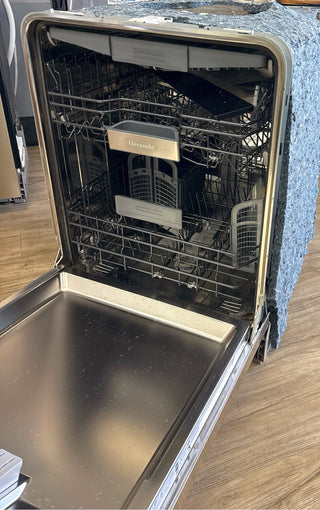 Thermador dishwasher interior with Chef's Tool Drawer, Side View Profile, Model DWHD650WFM