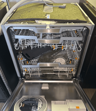 Miele 24" built-in dishwasher, interior view, stainless steel, Model G7591SCVi (Open Box)