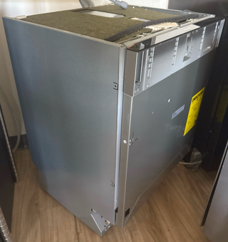 Miele 24" built-in dishwasher, dent on side, stainless steel, Model G7591SCVi (Open Box), side view