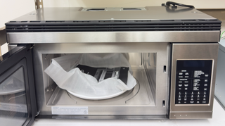 Fisher & Paykel 1.1 cu. ft. Convection Microwave CMOH30SS (Open box)
