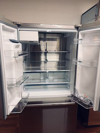 Bosch - 36 Inch Freestanding French Door Smart Refrigerator - B36CD50SNS Showroom Display